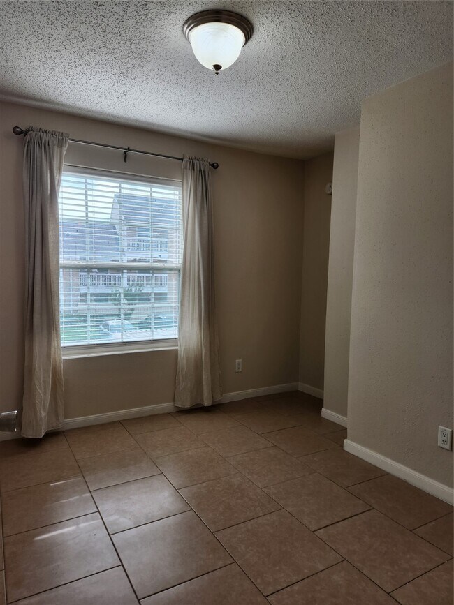 Building Photo - 2750 Holly Hall St