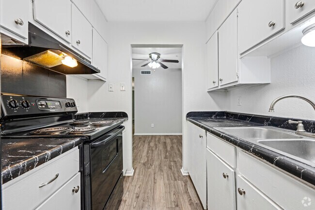 2BR, 2BA - 880SF - Kitchen - Park Lane Terrace