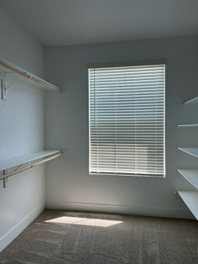 Building Photo - Beautiful Newer 3 Bedrooms 2.5 Baths Home with SOLAR!!!