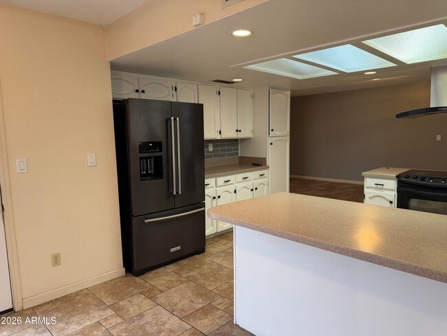 Building Photo - 7126 W Sunnyside Dr