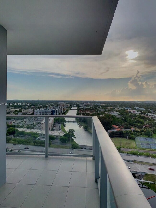 Building Photo - 16385 Biscayne Blvd