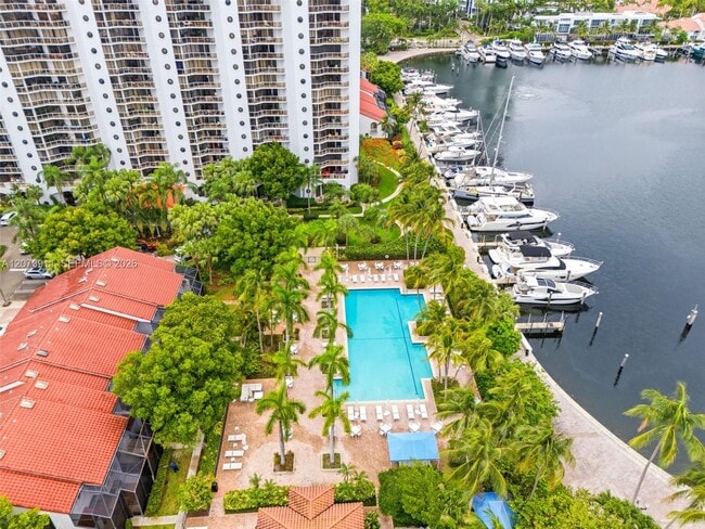 Building Photo - 3610 Yacht Club Dr