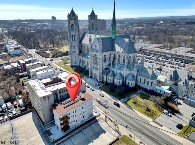 Building Photo - 155 Clifton Ave