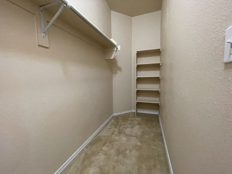Building Photo - 4717 ROWLAND Heights