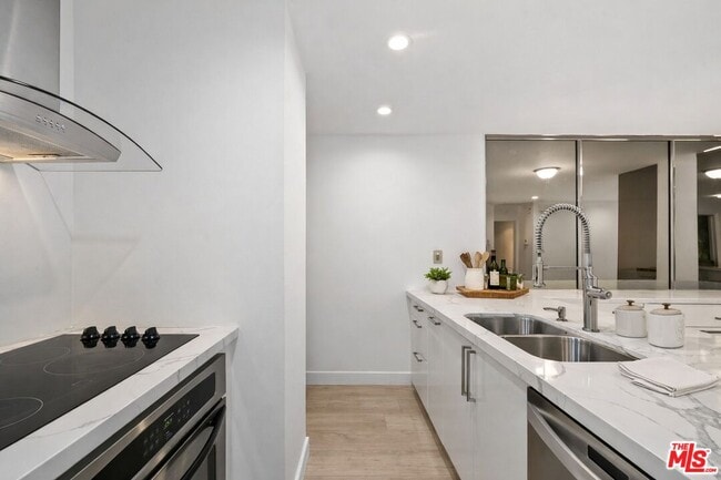 Building Photo - 10751 Wilshire Blvd