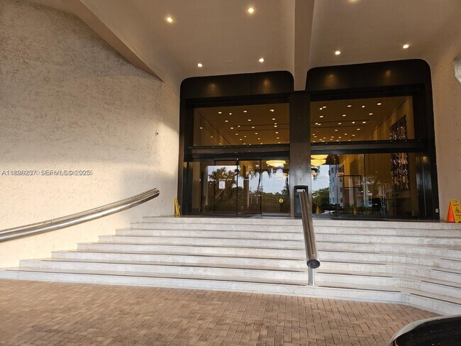 Building Photo - 1800 NE 114th St