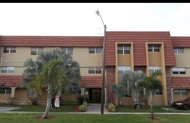 Building Photo - 1300 Moffett St