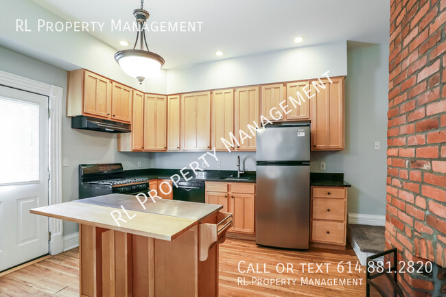 Building Photo - Spacious 3 bedroom 1.5 bathroom condo in I...