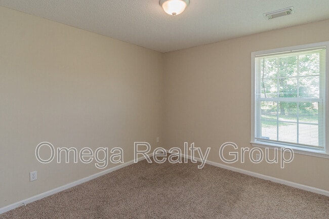 Building Photo - 13865 Roanoke Dr