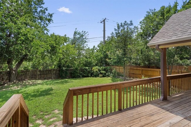 Building Photo - 100 Parque Cir
