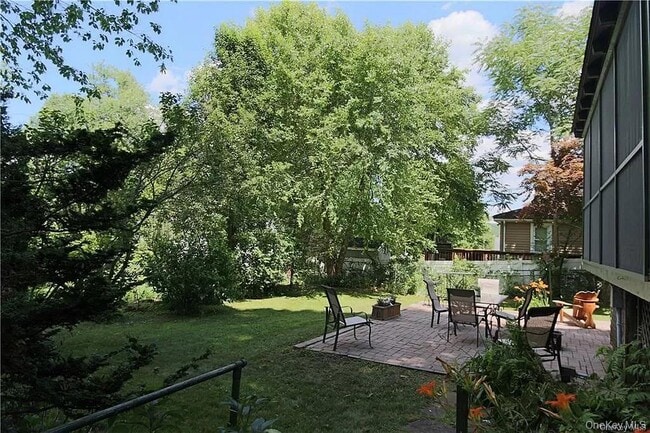 Building Photo - 12 Mamanasco Rd