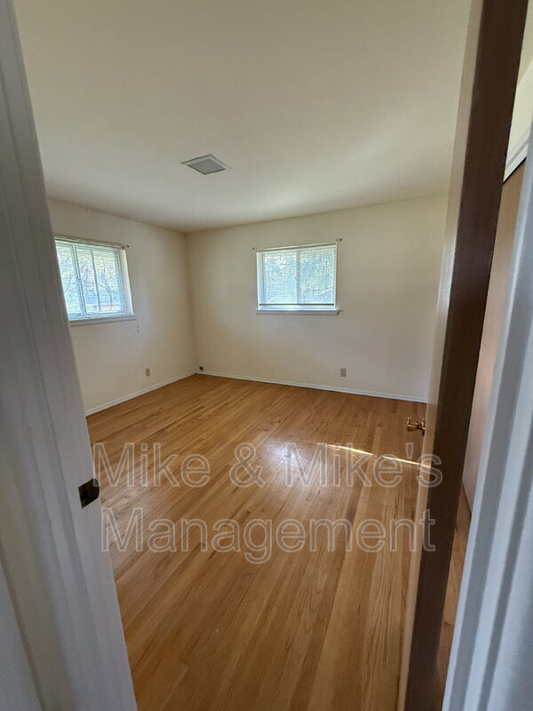 Building Photo - 15315 Marilyn Dr