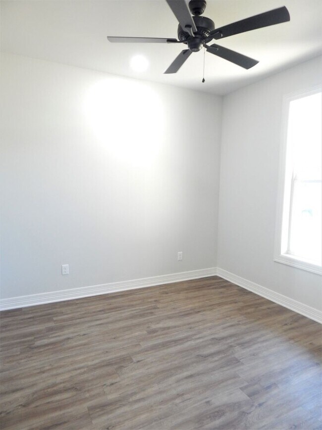 Building Photo - Whitehouse ISD! Gorgeous 4 Bedroom, 2 Bath...