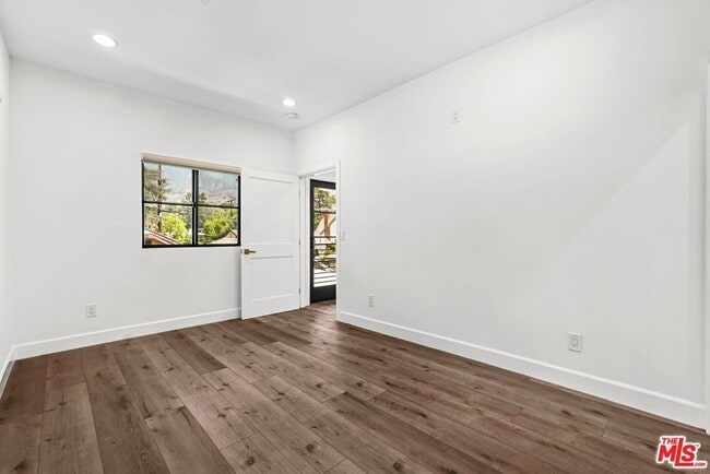 Building Photo - 720 W Altadena Dr