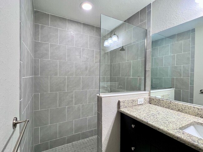 Building Photo - Stylish 3BR/2BA Home with Open Layout & Hi...