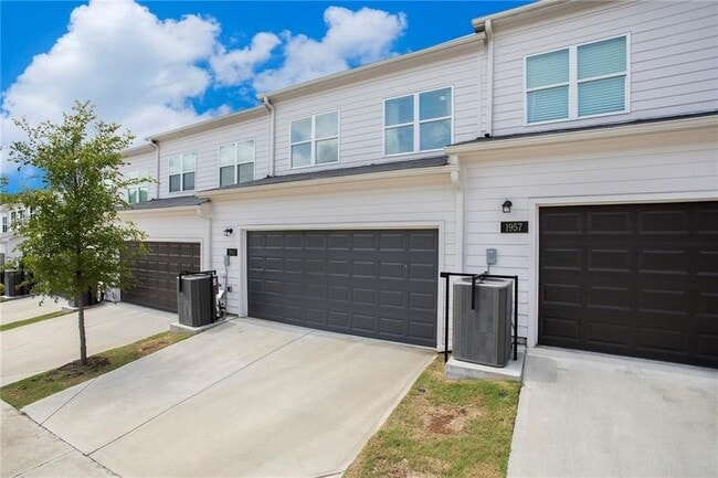 Building Photo - 1961 James Red Moore Blvd