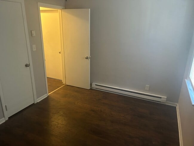 Building Photo - 3 bedroom, 3 bath single family home in So...