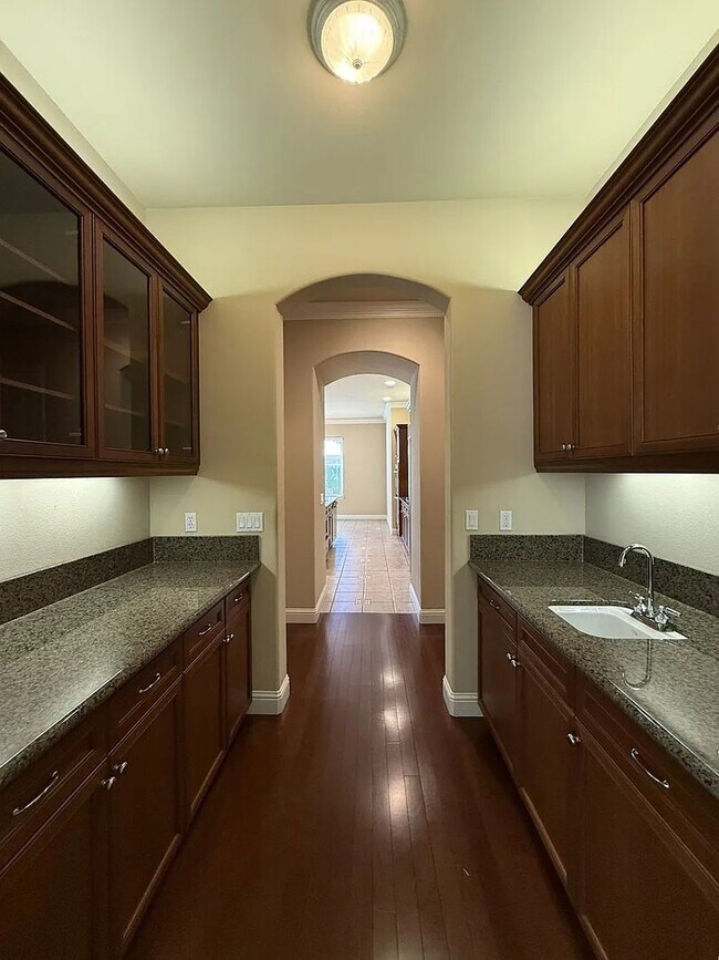 Building Photo - Spacious Luxury Home in Prestigious Country Club Community