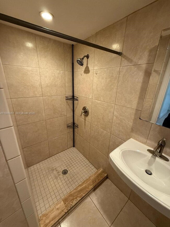 Building Photo - 633 Mokena Dr