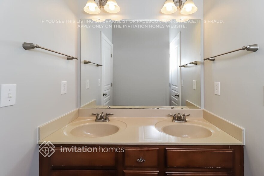 Building Photo - 8024 Whitehawk Hill Rd