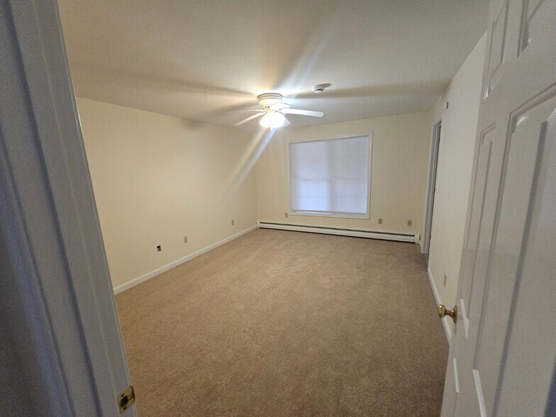 Master Bedroom - 585 High St