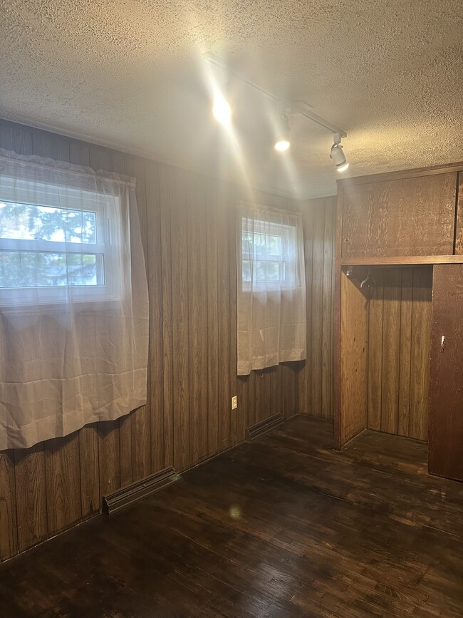 Building Photo - 2631 Tatham Rd