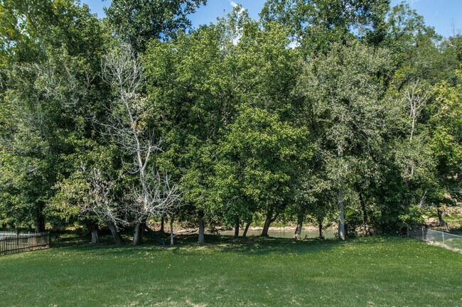 Building Photo - Ranch Home on Creek Lot!