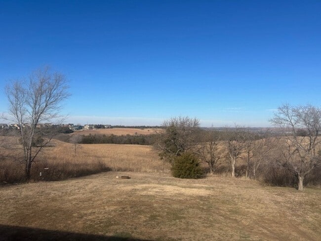 Building Photo - Beautiful 5 Bedroom Home!