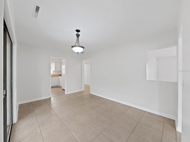 Building Photo - 1701 Laurie Ln