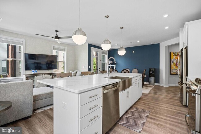 Building Photo - 3925 Fair Ridge Dr