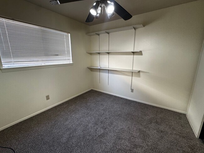 Building Photo - Mid-century Modern Heights Home