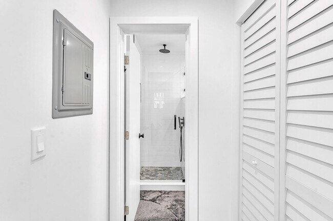 Building Photo - 649 NE 16th Terrace