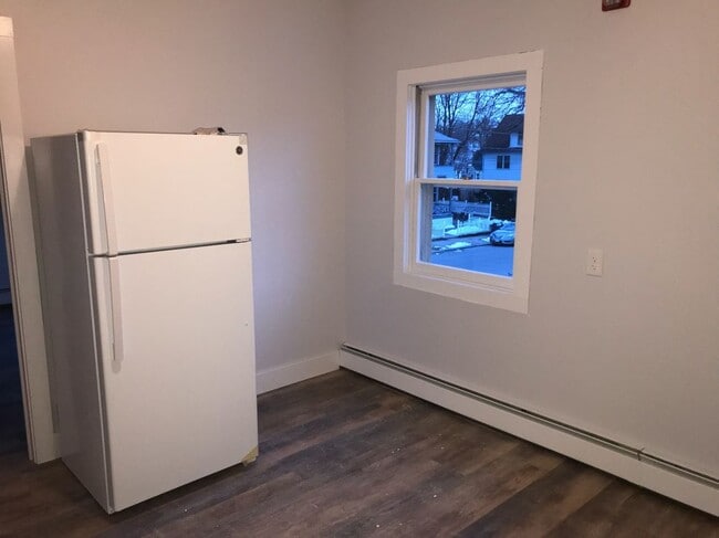 Building Photo - 14 May St