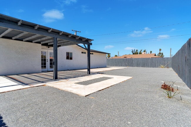 Building Photo - 458 W Bon Air Dr