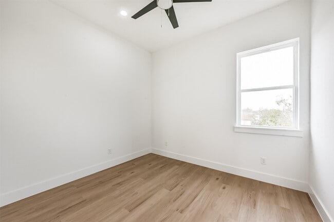 Building Photo - 3810 Ennis St