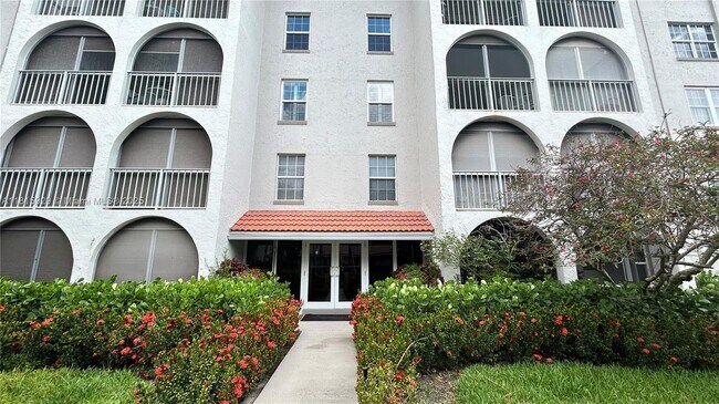 Primary Photo - 250 NE 20th St