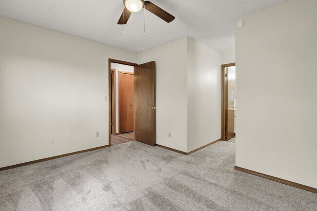 Building Photo - 6376 Chantilly Pl