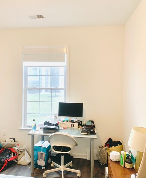 Building Photo - 33 Parkside Ln