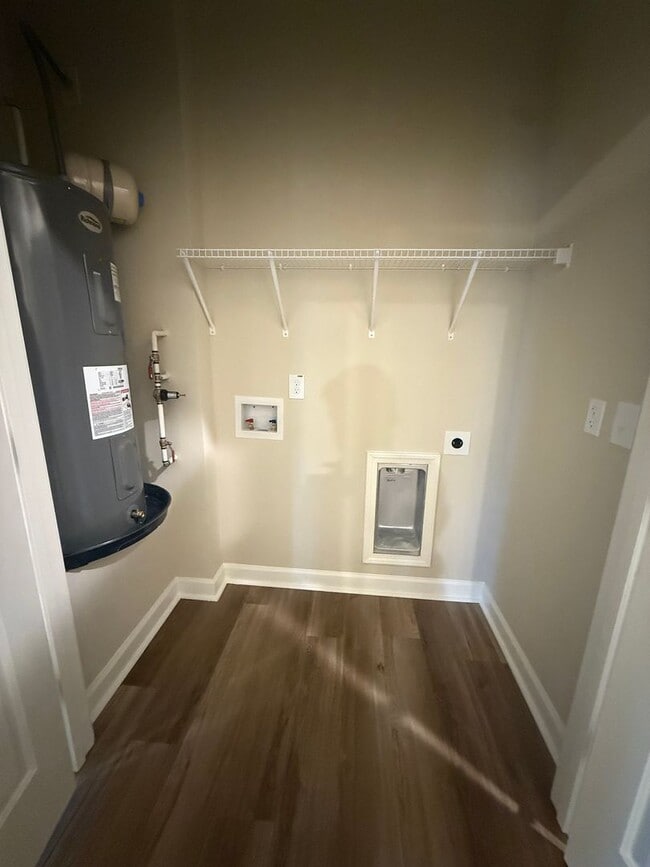 Building Photo - Brand New Duplex!