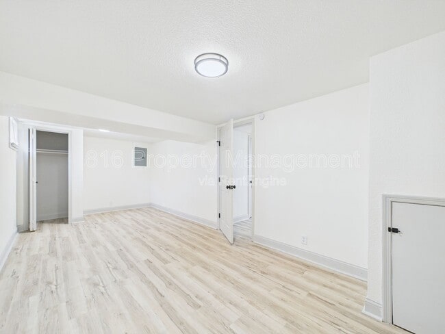 Building Photo - 1406 N Ponca Dr