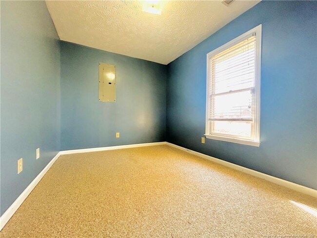 Building Photo - 205 Sparrow Dr