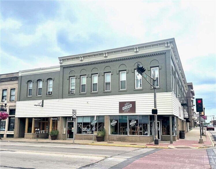 Building Photo - 630 Broadway St S