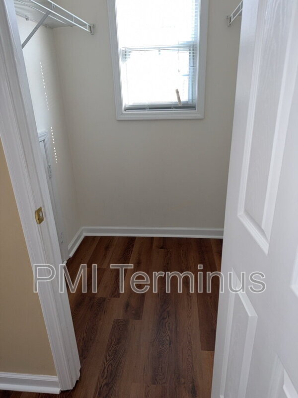 Building Photo - 6122 Farmwood Way SE