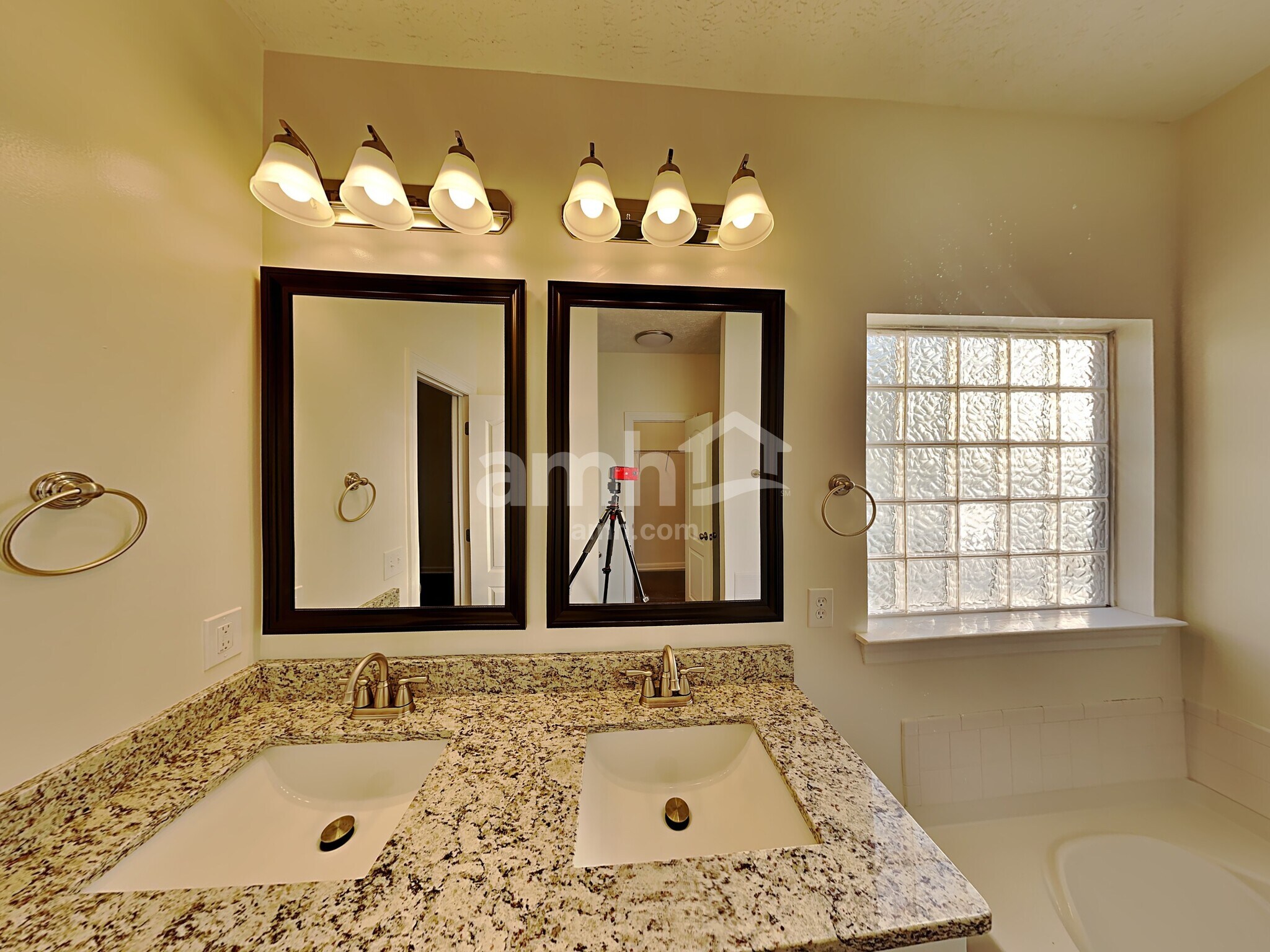 Building Photo - 3470 Esquire Dr
