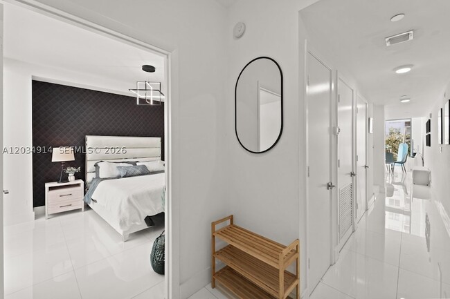 Building Photo - 6000 Collins Ave