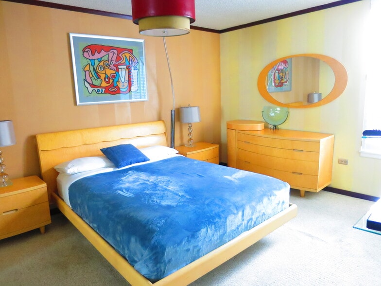 MASTER BEDROOM WITH ENSUITE BATHROOM - 1020 15th St