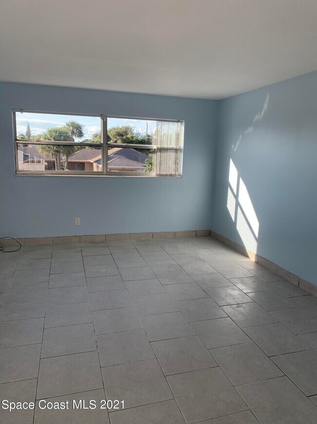 Building Photo - 302 Lincoln Ave