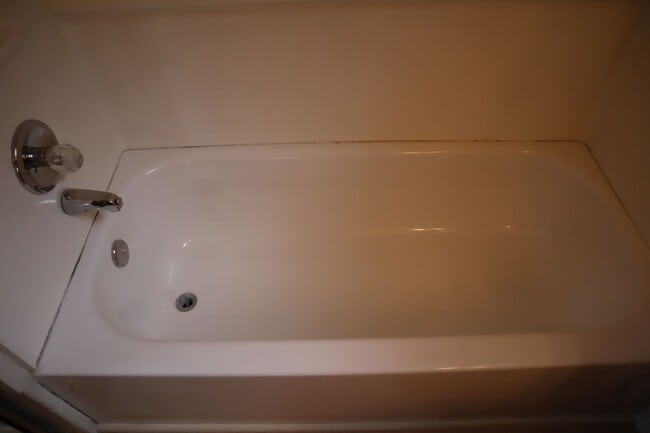 Building Photo - Livable, Lovable, & Avaiable!