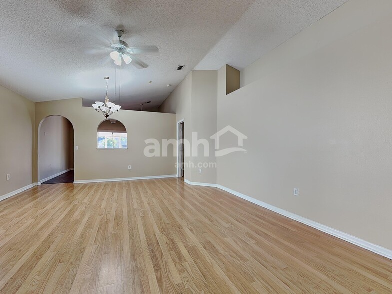 Building Photo - 30541 Double Dr