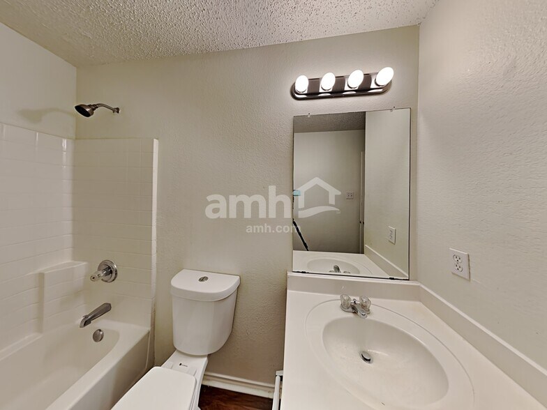 Building Photo - 6803 Lake Jackson Dr